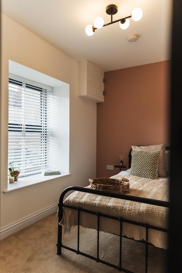 Wych Cottage, Striking 2 Bed, Parking, Ground Floor Flat - Step Free Somerton  Buitenkant foto